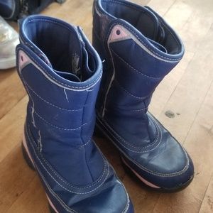 Snow boots